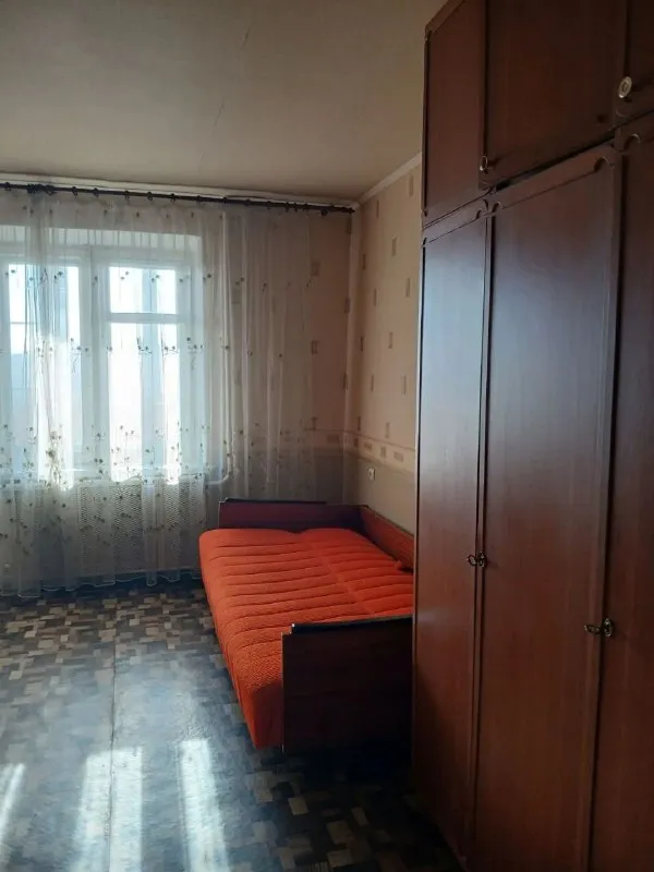 Срочная продажа 3х комнатной
Просторной квартиры
🌇В киевском районе, города донецка, ориентир маяк, 20 больница. 📌
🔹Квартира двухсторонняя находится на 7 этаже 9 этажного дома.
🔹Комнаты раздельные.
🔹Общая площадь 63 м2
- Жилая 37 м2., кухня 9 м2.
🔹Квартира в кирпичном доме, тёплая и уютная.
🎁Продажа с мебелью и техникой.
🔹Большая лоджия и балкон застеклены.
💦Вода по графику. - фотография - 1