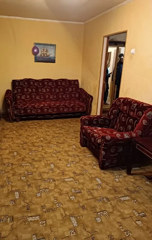 ‼❗‼ Сдается ‼❗‼
🏡2-Х комн. Квартира - студия, ул. Марии ульяновой/бул. Шевченко
📍Г. Донецк днр
Калининский район

‼Оплата услуг по факту заселения, без каких либо предоплат и поездок в офис‼

•В квартире выполнен ремонт
•Санузел совмещён и увеличен, кафель.
•Имеется вся необходимая мебель и бытовая техника: холодильник, телевизор, стиральная машина автомат, микроволновая печь свч.

💴Стоимость: 35.000 рублей + ком. Услуги
☎☎☎+7949-419-63-79

📨Подписаться - фотография - 3