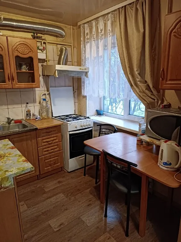 ‼❗‼ Сдается ‼❗‼
🏡2-Х комн. Квартира - студия, ул. Марии ульяновой/бул. Шевченко
📍Г. Донецк днр
Калининский район

‼Оплата услуг по факту заселения, без каких либо предоплат и поездок в офис‼

•В квартире выполнен ремонт
•Санузел совмещён и увеличен, кафель.
•Имеется вся необходимая мебель и бытовая техника: холодильник, телевизор, стиральная машина автомат, микроволновая печь свч.

💴Стоимость: 35.000 рублей + ком. Услуги
☎☎☎+7949-419-63-79

📨Подписаться - фотография - 4