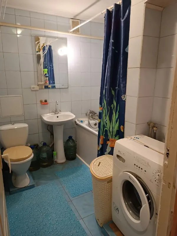 ‼❗‼ Сдается ‼❗‼
🏡2-Х комн. Квартира - студия, ул. Марии ульяновой/бул. Шевченко
📍Г. Донецк днр
Калининский район

‼Оплата услуг по факту заселения, без каких либо предоплат и поездок в офис‼

•В квартире выполнен ремонт
•Санузел совмещён и увеличен, кафель.
•Имеется вся необходимая мебель и бытовая техника: холодильник, телевизор, стиральная машина автомат, микроволновая печь свч.

💴Стоимость: 35.000 рублей + ком. Услуги
☎☎☎+7949-419-63-79

📨Подписаться - фотография - 5
