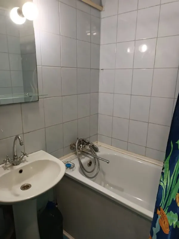 ‼❗‼ Сдается ‼❗‼
🏡2-Х комн. Квартира - студия, ул. Марии ульяновой/бул. Шевченко
📍Г. Донецк днр
Калининский район

‼Оплата услуг по факту заселения, без каких либо предоплат и поездок в офис‼

•В квартире выполнен ремонт
•Санузел совмещён и увеличен, кафель.
•Имеется вся необходимая мебель и бытовая техника: холодильник, телевизор, стиральная машина автомат, микроволновая печь свч.

💴Стоимость: 35.000 рублей + ком. Услуги
☎☎☎+7949-419-63-79

📨Подписаться - фотография - 6