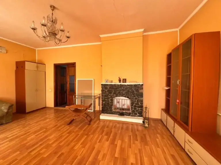 Продажа уютного, просторного дома 75 кв. М. ,с беседкой!
🌇Донецк, шахта № 11📌
✅Большой участок
📍 Рядом: школа, 14 больница, 21 рынок, площадь победы - 5 минут на авто
✅Состояние - жилое
✅Участок 14 соток
⛽Газовый котел, все коммуникации проведены
✅Просторный сан узел, в кафеле, с большой ванной - фотография - 5