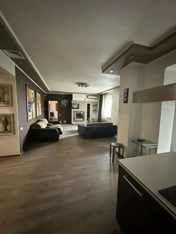 🏡Продаётся 5-х комнатная квартира
📍Г. Донецк днр
Ворошиловском р-н
Бульвар пушкина 9

•Этажность–4/5 жилого дома
•Общая площадь–125.3 м2

•В квартире выполнен дизайнерский ремонт
•В квартире три жилые комнаты, столовая-студия с действующим камином, гардеробная и два санузла

•Квартира продаётся с мебелью и бытовой техникой
🔥Собственник

💴Цена: 17🍋000.000 рублей
☎️+7(959) 137-87-88 Геннадий

📨Подписаться - фотография - 3