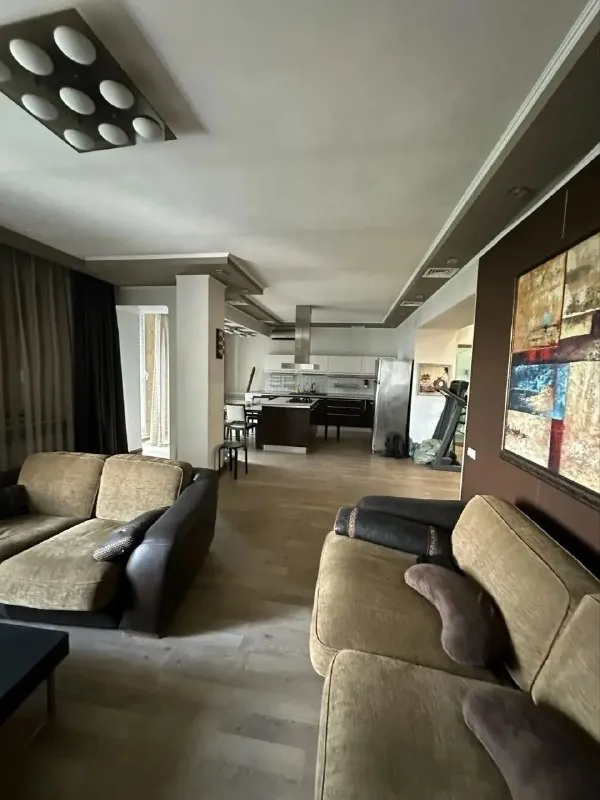 🏡Продаётся 5-х комнатная квартира
📍Г. Донецк днр
Ворошиловском р-н
Бульвар пушкина 9

•Этажность–4/5 жилого дома
•Общая площадь–125.3 м2

•В квартире выполнен дизайнерский ремонт
•В квартире три жилые комнаты, столовая-студия с действующим камином, гардеробная и два санузла

•Квартира продаётся с мебелью и бытовой техникой
🔥Собственник

💴Цена: 17🍋000.000 рублей
☎️+7(959) 137-87-88 Геннадий

📨Подписаться - фотография - 5