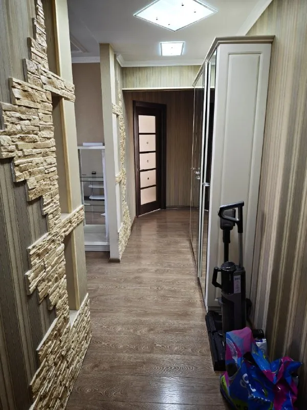🏡Продаётся 3-х комнатная квартира
📍Г. Донецк днр
Будённовский р-н
Улица багратиона 51
•Этажность–7/9 жилого дома
•Дом кирпичный,
Комнаты раздельные
•В квартире выполнен качественный ремонт
•Кухня оснащена встроенной техникой, включая холодильник и духовой шкаф
•Ванная комната совмещенная
•В спальне установлен кондиционер и шкаф-купе
•Мебель вся остаётся, кроме дивана в зале
•В зале надо переклеить обои, стены выровнены
🔥Собственник
💴Цена: 9🍋000.000 рублей
☎️+7(949) 589-92-52
☎️+7(993) 446-80-05
📨Подписаться - фотография - 1