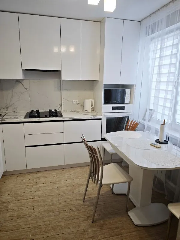 🏡Продаётся 3-х комнатная квартира
📍Г. Донецк днр
Будённовский р-н
Улица багратиона 51
•Этажность–7/9 жилого дома
•Дом кирпичный,
Комнаты раздельные
•В квартире выполнен качественный ремонт
•Кухня оснащена встроенной техникой, включая холодильник и духовой шкаф
•Ванная комната совмещенная
•В спальне установлен кондиционер и шкаф-купе
•Мебель вся остаётся, кроме дивана в зале
•В зале надо переклеить обои, стены выровнены
🔥Собственник
💴Цена: 9🍋000.000 рублей
☎️+7(949) 589-92-52
☎️+7(993) 446-80-05
📨Подписаться - фотография - 6