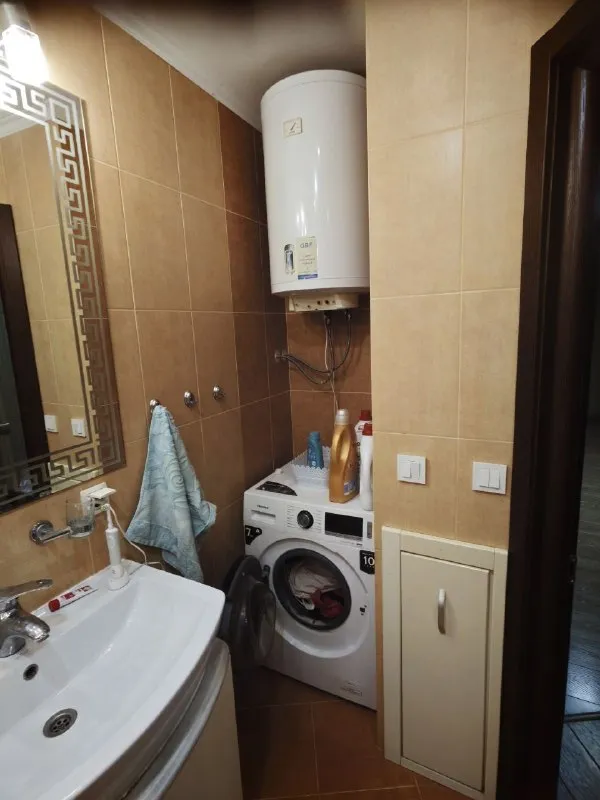 🏡Продаётся 3-х комнатная квартира
📍Г. Донецк днр
Будённовский р-н
Улица багратиона 51
•Этажность–7/9 жилого дома
•Дом кирпичный,
Комнаты раздельные
•В квартире выполнен качественный ремонт
•Кухня оснащена встроенной техникой, включая холодильник и духовой шкаф
•Ванная комната совмещенная
•В спальне установлен кондиционер и шкаф-купе
•Мебель вся остаётся, кроме дивана в зале
•В зале надо переклеить обои, стены выровнены
🔥Собственник
💴Цена: 9🍋000.000 рублей
☎️+7(949) 589-92-52
☎️+7(993) 446-80-05
📨Подписаться - фотография - 7