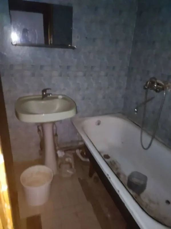Продажа крупногабаритной 
Однокомнатной квартиры

🌇Донецк, кировский район на текстильщике, ул. Высокого 13📌

🔹 Просторная планировка
🔹 Пластиковые окна
🔹 Пластиковые водопроводные трубы
🔹 Раздельный санузел
🔹 Высокий цоколь для комфорта
🔹 Уютная лоджия
❗️Важный фактор !
⛽Квартира газифицирована
Документы готовы к сделке! - фотография - 5