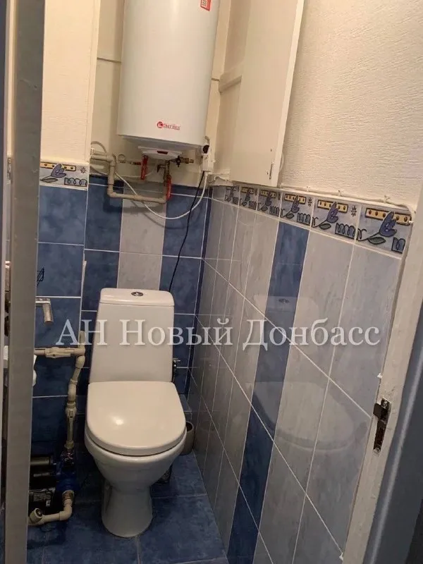 Продам 2-х комнатную квартиру

🌇Донецк в ленинском районе, ул. Полководческая. 📌

✅Этаж 1/9 (высокий).
✅Общая пл-дь 48,4 (17/13/7)
✅Комнаты и с/у раздельные
❗️Лоджия 4 кв. М (застеклена, утеплена и обшита)

👍Квартира после капитального ремонта конца 2025 г. Новое:
-Батареи, коммуникации, сантехника, электрика;
-Напольное покрытие, натяжные потолки и точечные светильники;
-Штукатурка всех стен и обои (турция, бельгия);
-Пластиковые стеклопакеты. - фотография - 8