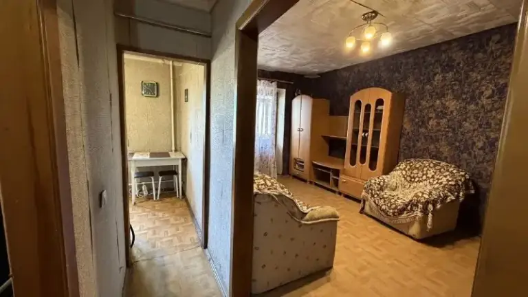 Продаётся 2-комнатная квартира

🌇Доннцк, киевский район📌

✅Площадь 44 м²
✅Удобная планировка
✅Этаж 2/5
🔥Детский сад — прямо в доме
Школа — во дворе
📍Супермаркеты — в 3 минутах остановка — под домом
👍Отличный вариант для семьи: всё необходимое находится рядом, а расположение обеспечивает удобную транспортную доступность.
✅Квартира в собственности более 20 лет. Хозяин в россии.

💰Цена — 3 800 000 ₽

📲☎️+7 949 371 51 20 Лариса

Подписаться  |  📩дать объявление
📲Наш max - фотография - 2