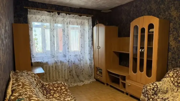Продаётся 2-комнатная квартира

🌇Доннцк, киевский район📌

✅Площадь 44 м²
✅Удобная планировка
✅Этаж 2/5
🔥Детский сад — прямо в доме
Школа — во дворе
📍Супермаркеты — в 3 минутах остановка — под домом
👍Отличный вариант для семьи: всё необходимое находится рядом, а расположение обеспечивает удобную транспортную доступность.
✅Квартира в собственности более 20 лет. Хозяин в россии.

💰Цена — 3 800 000 ₽

📲☎️+7 949 371 51 20 Лариса

Подписаться  |  📩дать объявление
📲Наш max - фотография - 3
