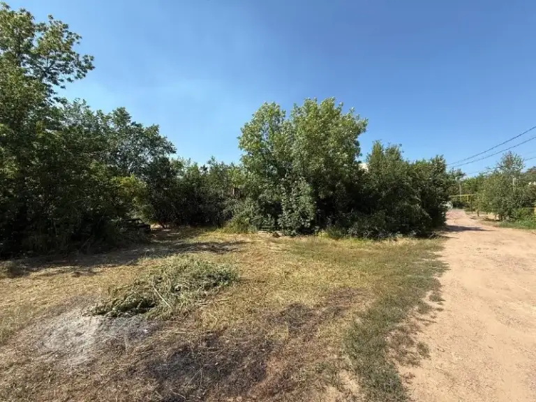 Продажа приватизированного земельного участка в киевском районе, улица павла поповича- 11 соток

Стройте свое пространство с агентством недвижимости город.
Вы мечтаете - мы реализовываем💫

🏣Город: донецк
🏗Район: киевский
🚪Общая площадь - 11 соток

Продажа приватизированного земельного участка в киевском районе донецка, ориентир - донбасс арена, парк ленинского комсомола, улица павла поповича

Идеально для семейной застройки 🏠
Тихий безопасный район, с развитой инфраструктурой

•Собственник в городе
•Асфальтированная дорога
•Документы готовы к сделке
•Росреестр оформлен
•Работы с геодезистом - проведены

💵Цена: 8.500.000 рублей
☎️Телефон +7 (949) 505 93 39
☎️Телефон +7 (949) 417 18 14 - фотография - 3