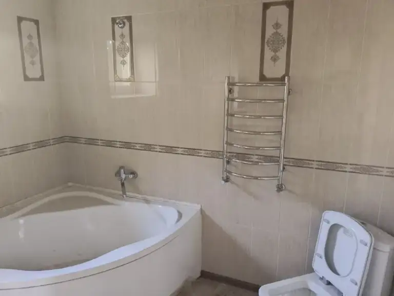 Продажа дома в куйбышевском районе

Стройте свое пространство с агентством недвижимости город.
Вы мечтаете - мы реализовываем💫

🏗Район: куйбышевский
🚪Общая площадь дома - 140 м2
❤️Площадь земли: 4,7 сотки

Продается дом куйбышеском районе донецка, ул. Фомина, район бакинских комиссаров

✅ 1 Й этаж:
Прихожая, веранда
Кухня, гостиная, ванная и санузел, подвал, котельная.
2 Й этаж
3 Спальни, санузел, гардеробная.
✅ Отопление- автономное газовое.
✅ Канализация - центральная.
✅ Гараж на 1автомобиль.
✅ Летняя веранда — идеальное место для отдыха.
✅ Дом шлакоблок, толстые стены

📌 Продается с мебелью и техникой 🔑

Рядом : магазины, школа, рынок, отличная транспортная развязка.

Документы рф 🇷🇺
Собственник на сделке

💵Цена: 15.700.000 рублей
☎️Телефон: +7 (949) 417 18 14
☎️Телефон: +7 (949) 513 13 00 - фотография - 10