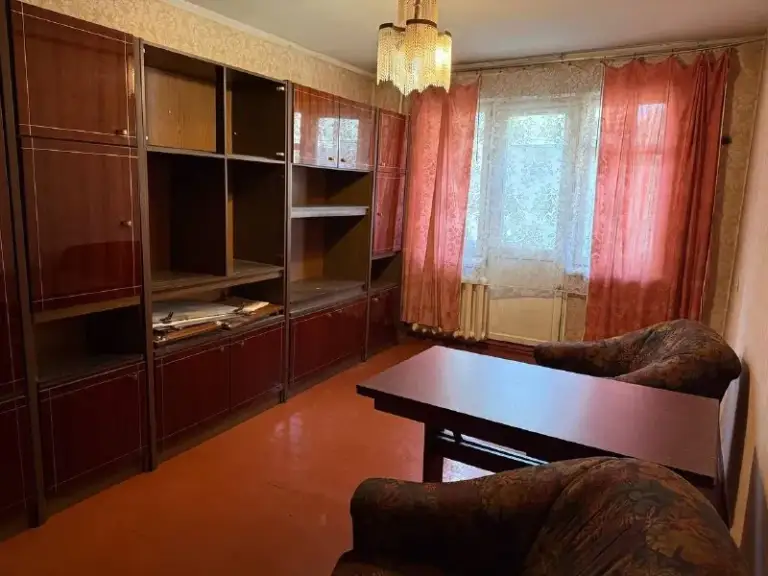 Продажа 3х комнатная квартира

🌇Донецк в пролетарском районе, напротив пролетарского исполкома📌

✅Этаж: 3 из 5
✅Площадь: 57 м²
📍В непосредственной близости находятся две школы, детский сад, детская игровая площадка, магазины, супермаркет, рынок, а также охраняемая парковка для вашего автомобиля.
✅В доме проживают дружные соседи, двор тихий и озелененный, подъезд сухой и чистый.

📲☎️+79495107010
📲☎️+79498006050

Подписаться  |  📩дать объявление
📲Наш max - фотография - 2