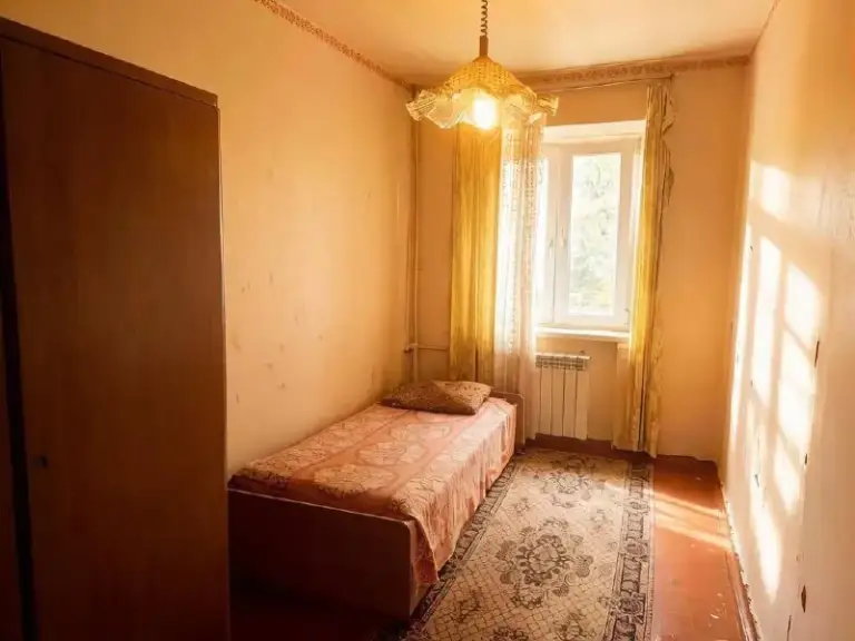 Продажа двухкомнатная квартира

🌇Донецк, ленинский район, ориентир — ждановская развилка📌

✅Квартира расположена на 4 этаже 5‑этажного дома — удобно: не слишком высоко, но и не первый этаж.
🏠 Общая площадь — 41,5 кв. М, кухня — 6 кв. М. Пространство грамотно спланировано: хватит места и для отдыха, и для приготовления еды, и для приёма гостей.
💧 Подача воды — по графику 1 день через 2 (1/3), учитывайте это при планировании быта.
🧱 Дом кирпичный — это значит хорошая тепло- и звукоизоляция, в квартире будет комфортно и зимой, и летом.
📍 Рядом вся необходимая инфраструкту. .. Тская площадка и киоск.

💰 Цена — 3,5 млн рублей.

📲☎️+79490323469
📲☎️+79495107010

Подписаться  |  📩дать объявление
📲Наш max - фотография - 2
