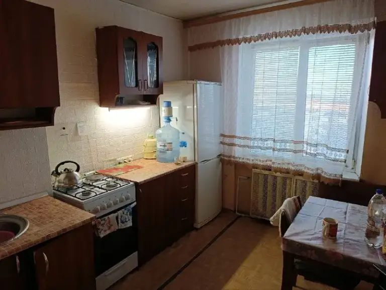 Аренда 2-комнатной квартиры в ворошиловском районе/набережная.
🏣Город: донецк
🏗Район: ворошиловский
🏘Комнат - 2
🏢Этаж - 9/9
Сдам в аренду двухкомнатную квартиру в ворошиловском районе, ориентир - "пирамида", школа №3
📍Проспект дзержинского 6 а.
Вода по графику/ напор отличный.
В квартире есть всё. Заходи и живи, очень теплая
4 Спальный места.
Только на длительный срок.
Дополнительно оплачиваются коммунальные услуги, и залог за месяц (можно 2мя частями).
💵Цена: 35 000 рублей
☎️Телефон: +7-949-169-04-54
📨Подписаться - фотография - 5