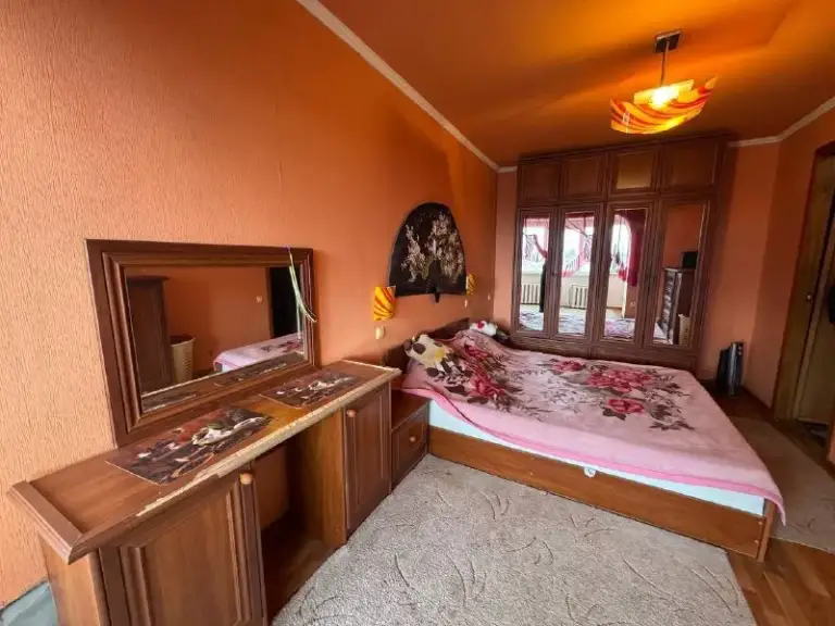 Аренда 2х комнатной квартиры в кировском р-не/конти улица старицкого- первая аренда.

🏣Город: донецк
🏗Район: кировский
📍Адрес: улица сторицкого
🏘Комнат - 2
🪜Этаж - 8
📐 Площадь - 57м2

Квартира никогда не была в аренде. Две раздельные комнаты: гостиная и спальня.
В квартире есть все необходимое для комфортной жизни: кондиционер, телевизор, стиральная машинка.

Вода 💦 согласно графику.
Собственник готов установить насос на стояк и накопительный бак, что бы вода в квартиру поступала круглосуточно.
Только долгосрочная аренда от 6 месяцев.

Стоимость аренды 30.000₽
Оплата по факту заселения. В офис ехать не нужно!

Для записи на просмотр звоните
📞+7-949-169-04-54
Покажем в удобное для вас время.

📨Подписаться - фотография - 2