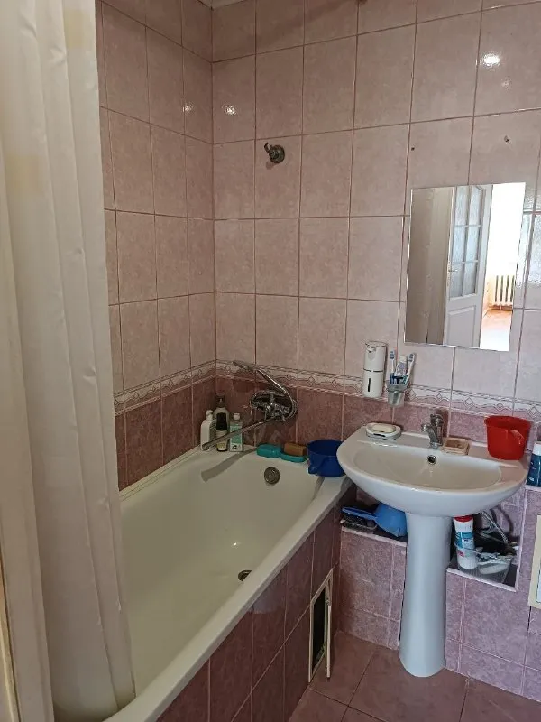‼❗Продается ‼❗
🏡3-Х комнатная квартира
Расположение: проспект маяковского, рядом парк им. Щербакова, бульвар пушкина, центральная часть города
📍Г. Донецк днр
Ворошиловский район

•Общая площадь: 62,2 м2
•Этаж: 7/9 жилого дома •жилая–45,5 м2
•Кухня–7 м2

•Панорамный вид из окон на город
•Все комнаты раздельные, огромный коридор, есть балкон

•В квартире выполнен ремонт, установлены мпо, поменяны межкомнатные двери, проводка новая медная, осуществлена замена инженерных коммуникаций
•Санузел смежный, кафель
•Документы готовы

Стоимость: 7🍋500.000 рубл
☎☎☎+7949-419-63-79

Недвижимость донецк днр - фотография - 7