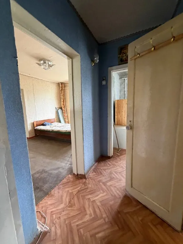 Продажа 2х комнатной квартиры в буденновском районе донецка!

Агентство недвижимости «статус» - твой выбор в мире недвижимости!🤝

📍Донецк, улица матёкина
Буденновский район

✅3/3 Этаж (последний)
✅Общая площадь: 40 м²
✅Отличный вариант для молодой семьи или сдачи в аренду!
✅Рядом парк — отличное место для прогулок и отдыха
✅Есть вода (доходит стабильно)
✅Удобное расположение в районе
✅Небольшой этаж, тихий двор

💸Цена: 2 000 000 рублей

☎️+7949-645-56-86 - Антон (ан «статус»)
📞+7949-540-59-34 - Кирилл (ан «статус»)

Принимаем звонки в любое время! - фотография - 7