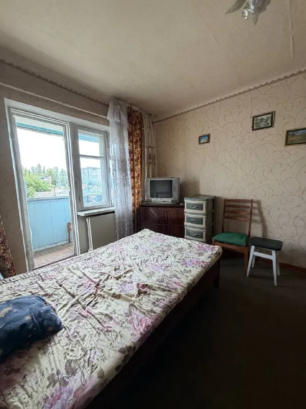 Продажа 2х комнатной квартиры в буденновском районе донецка!

Агентство недвижимости «статус» - твой выбор в мире недвижимости!🤝

📍Донецк, улица матёкина
Буденновский район

✅3/3 Этаж (последний)
✅Общая площадь: 40 м²
✅Отличный вариант для молодой семьи или сдачи в аренду!
✅Рядом парк — отличное место для прогулок и отдыха
✅Есть вода (доходит стабильно)
✅Удобное расположение в районе
✅Небольшой этаж, тихий двор

💸Цена: 2 000 000 рублей

☎️+7949-645-56-86 - Антон (ан «статус»)
📞+7949-540-59-34 - Кирилл (ан «статус»)

Принимаем звонки в любое время! - фотография - 8