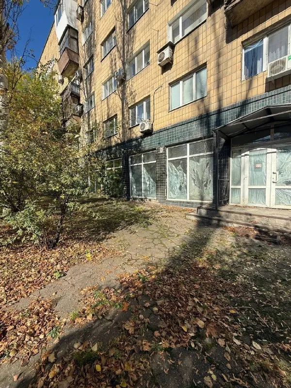 Аренда коммерческой недвижимости в ворошиловском районе
Стройте свое пространство с агентством недвижимости город.
Вы мечтаете - мы реализовываем💫
🏗Район: ворошиловский
🚪Общая площадь - 234 м2
Сдается в аренду коммерческого помещения в центре ворошиловского района - б. Шевченко рядом набережная отель ramada.
Показ в любое время по договоренности за час.
Преимущества:
• Парковка на 4,5 машин
• Хороший напор воды
• Высокие потолки
• Ремонт в счет аренды
• По фасаду бульвара шевченко
• Шикарный проходной поток.
📍Рядом
• Набережная
• Hotel ramada
• Крытый рынок
• Рядом остановка транспорта
Документы рф 🇷🇺
💵Цена аренды: 550 рублей за м2
☎️Телефон: +7 (949) 630 77 76
Возможна продажа данного объекта 🤝 - фотография - 2