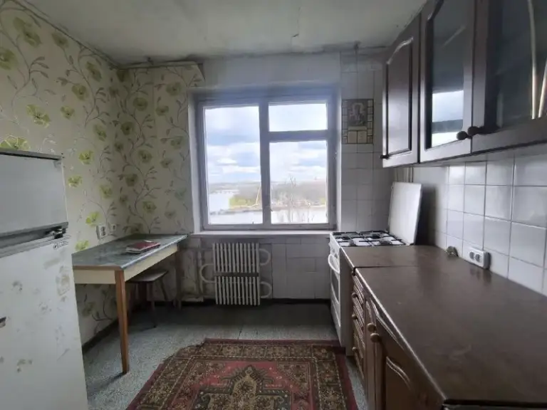Продается видовая однокомнатная квартира

🌇Центр донецка, ворошиловский район, площадь конституции 1📌

🏢Этаж - 9/9
✅Общая площадь - 37 м2
👍Лучшая локация города
Набережная - площадь ленина
✅Квартира теплая, не угловая
💦Вода по графику
✅Транспортная развязка осуществляется в любую точку города. Все необходимое для комфортного проживания в шаговой доступности. - фотография - 1