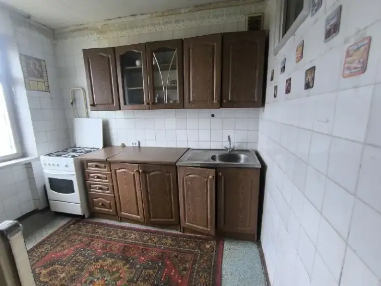 Продается видовая однокомнатная квартира

🌇Центр донецка, ворошиловский район, площадь конституции 1📌

🏢Этаж - 9/9
✅Общая площадь - 37 м2
👍Лучшая локация города
Набережная - площадь ленина
✅Квартира теплая, не угловая
💦Вода по графику
✅Транспортная развязка осуществляется в любую точку города. Все необходимое для комфортного проживания в шаговой доступности. - фотография - 3