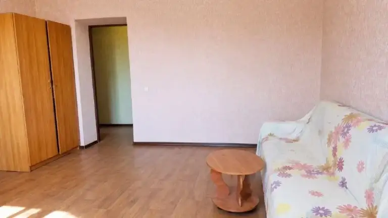 🏡Продаётся 1-х комнатная квартира
📍Г. Донецк днр
Петровский р-н
Улица планерская 10

•Этажность–5/5 жилого дома
•Общая площадь– 47.1 м2
•Жилая–23.6 м2
•Кухня–8.8 м2

•Квартира не угловая, имеется тех этаж
•Жилое состояние
•Дом 2011 года постройки

•Балкон с выходом из кухни
•Ванная комната требует ремонта
•Санузел раздельный
•Документы готовы
🔥Собственник

💴Цена: 1🍋650.000 рублей
‼️Торг
☎️+7(949) 537-18-11

📨Подписаться - фотография - 6