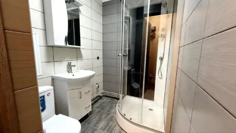 Продам однокомнатную квартиру

🌇Донецк, калининский район, пр. Ильича, 96 а. 📌

✅Состояние: свежий ремонт, «заезжай и живи»!
✅Параметры: 30 м², 1 этаж из 5 (кирпичный дом).

👍Плюсы: отличное место! Всё рядом: школы, садики, транспорт. Идеально как для жизни, так и под сдачу в аренду.

📃Документы в порядке.
💰Цена: 3.100.000 млн ₽, торг есть

Запись на просмотр:
📲☎️+79493715120.

Подписаться  |  📩дать объявление
📲Наш max - фотография - 3