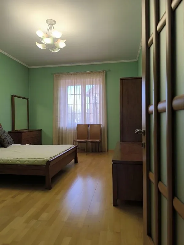 Продаётся дом 500 м2.
🌇Донецк, калининский район.
Между мира и шевченко. 📌
✅2 Жилых уровня, 4 спальни, потолки 3+ метра.
✅В цоколе гараж, спортзал, котельная, прачечная и подсобные помещения.
👍Во дворе отдельным строением баня с бассейном.
⛽Отопление газовый и электрический котлы.
🌎Участок 6 соток, ландшафт с декоративными растениями, вымощен плиткой.
💰Цена 33.000.000 ₽
📲☎️+79493170115 Агентство недвижимости.
Подписаться | 📩дать объявление
📲Наш max - фотография - 4