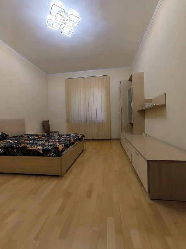 Продаётся дом 500 м2.
🌇Донецк, калининский район.
Между мира и шевченко. 📌
✅2 Жилых уровня, 4 спальни, потолки 3+ метра.
✅В цоколе гараж, спортзал, котельная, прачечная и подсобные помещения.
👍Во дворе отдельным строением баня с бассейном.
⛽Отопление газовый и электрический котлы.
🌎Участок 6 соток, ландшафт с декоративными растениями, вымощен плиткой.
💰Цена 33.000.000 ₽
📲☎️+79493170115 Агентство недвижимости.
Подписаться | 📩дать объявление
📲Наш max - фотография - 6
