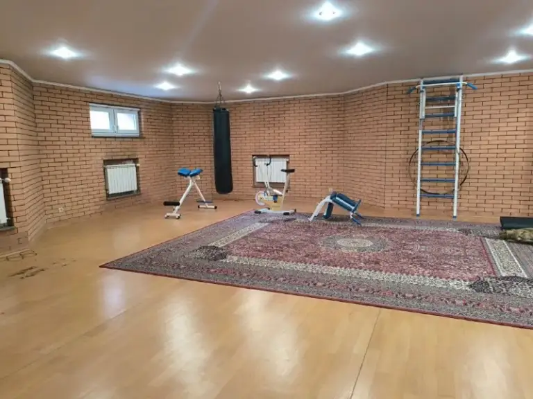 Продаётся дом 500 м2.
🌇Донецк, калининский район.
Между мира и шевченко. 📌
✅2 Жилых уровня, 4 спальни, потолки 3+ метра.
✅В цоколе гараж, спортзал, котельная, прачечная и подсобные помещения.
👍Во дворе отдельным строением баня с бассейном.
⛽Отопление газовый и электрический котлы.
🌎Участок 6 соток, ландшафт с декоративными растениями, вымощен плиткой.
💰Цена 33.000.000 ₽
📲☎️+79493170115 Агентство недвижимости.
Подписаться | 📩дать объявление
📲Наш max - фотография - 8