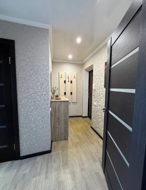 Продажа 1-комнатной квартиры

🌇Центр червоногвардейского района на улице малиновского, город макеевка📌

✅Этаж- 8/9
✅Общая площадь - 33,6 м2
👍В квартире выполнен ремонт
✅Квартира  не угловая, теплая, окна выходят на солнечную сторону.
✅Балкон не застеклён.
💦Вода подается по графику хорошим напором. - фотография - 1