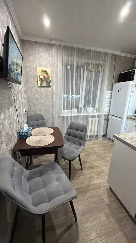 Продажа 1-комнатной квартиры

🌇Центр червоногвардейского района на улице малиновского, город макеевка📌

✅Этаж- 8/9
✅Общая площадь - 33,6 м2
👍В квартире выполнен ремонт
✅Квартира  не угловая, теплая, окна выходят на солнечную сторону.
✅Балкон не застеклён.
💦Вода подается по графику хорошим напором. - фотография - 6