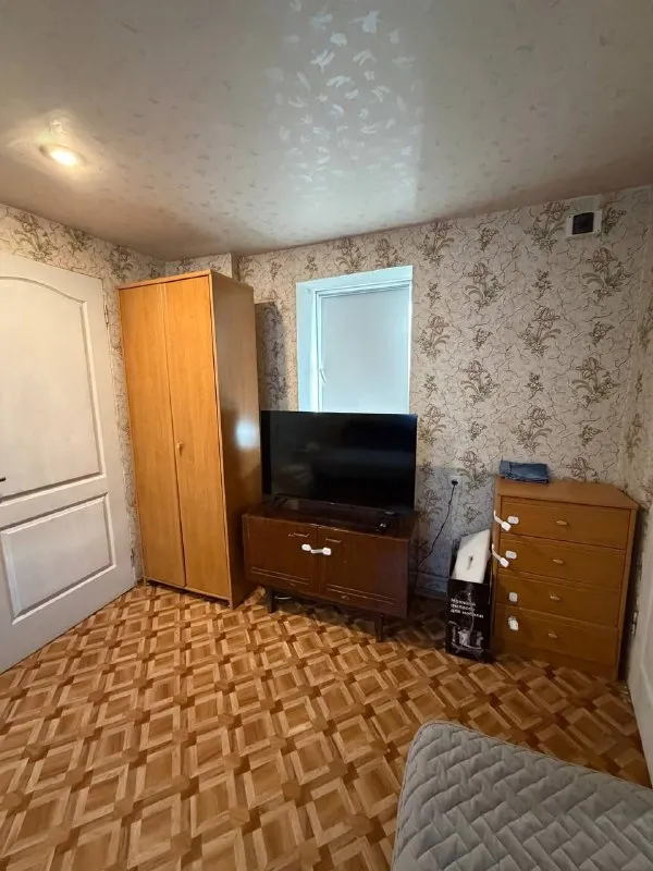 Продам дом, площадью 55 кв. М

🌇Донецк, буденновский район, парк энергетиков! 📌

✅Общая площадь 55 кв. М, жилая 28,2, кухня 8,1.
🌎Земля приватизирована!!! 4,5 соток!
✅Хороший уютный дом, состояние жилое.
🎁Останется вся мебель и техника, кроме холодильника и телевизора.
✅Санузел совмещен, в плитке.
💦Вода по графику, идет 2 дня из 3х. Есть подвал в доме, там накопительный бак 500л.
💰Цена 4 800 000 ₽ + реальному
Покупателю торг!

📲☎️+79494006137 Анна (звонить и писать в телеграмме или в максе)
📲☎️+79493282386 Ольга

Подписаться  |  📩дать объявление
📲Наш max - фотография - 5