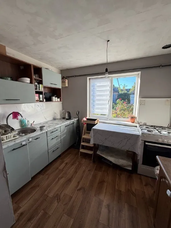 Продам дом, площадью 55 кв. М

🌇Донецк, буденновский район, парк энергетиков! 📌

✅Общая площадь 55 кв. М, жилая 28,2, кухня 8,1.
🌎Земля приватизирована!!! 4,5 соток!
✅Хороший уютный дом, состояние жилое.
🎁Останется вся мебель и техника, кроме холодильника и телевизора.
✅Санузел совмещен, в плитке.
💦Вода по графику, идет 2 дня из 3х. Есть подвал в доме, там накопительный бак 500л.
💰Цена 4 800 000 ₽ + реальному
Покупателю торг!

📲☎️+79494006137 Анна (звонить и писать в телеграмме или в максе)
📲☎️+79493282386 Ольга

Подписаться  |  📩дать объявление
📲Наш max - фотография - 8