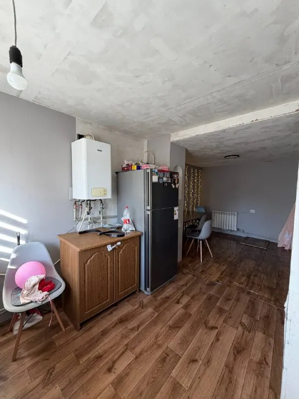 Продам дом, площадью 55 кв. М

🌇Донецк, буденновский район, парк энергетиков! 📌

✅Общая площадь 55 кв. М, жилая 28,2, кухня 8,1.
🌎Земля приватизирована!!! 4,5 соток!
✅Хороший уютный дом, состояние жилое.
🎁Останется вся мебель и техника, кроме холодильника и телевизора.
✅Санузел совмещен, в плитке.
💦Вода по графику, идет 2 дня из 3х. Есть подвал в доме, там накопительный бак 500л.
💰Цена 4 800 000 ₽ + реальному
Покупателю торг!

📲☎️+79494006137 Анна (звонить и писать в телеграмме или в максе)
📲☎️+79493282386 Ольга

Подписаться  |  📩дать объявление
📲Наш max - фотография - 9