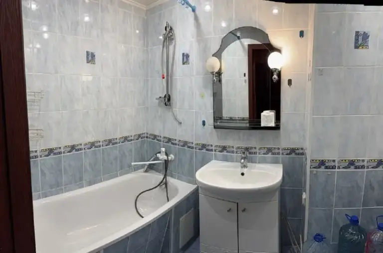 ‼❗Продается срочно ‼❗
🏡3-Х комн. Кв. , улица савченко, мк-н гладковка, киевский район
📍Г. Донецк днр
•Общая площадь: 70 кв. М. , жилая 42 кв. М. , кухня 9 кв. М.
•Отличная планировка, три раздельные комнаты, просторный холл, можно использовать в виде комнаты
•В квартире выполнен ремонт, установлены мпо, лоджия застеклена, новая входная и межкомнатные двери, проводка медная, осуществлена замена всех инженерных коммуникаций (водопровод, отопление, канализация), покрытие полов: кафель, линолеум
•Санузел отделан кафелем
Документы готовы
Долгов и прописанных нет
Стоимость: 5🍋100.000 руб. (небольшой торг)
☎☎☎+7949-419-63-79
Недвижимость донецк днр - фотография - 6