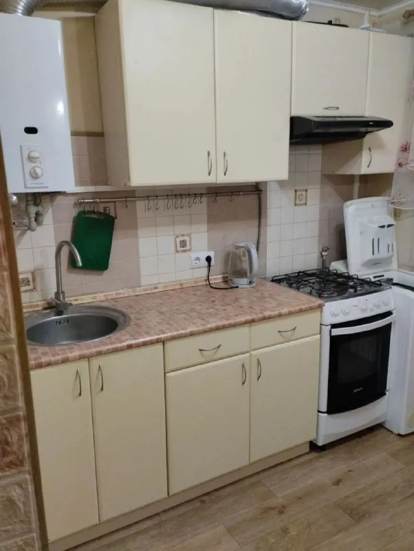 🏡Аренда 2-х комнатная квартира
📍Г. Донецк днр
Ильича 6, донецк
•Этажность 4/7 жилого дома
Окна на брусчатку
🔥Собственник
Цена: 45.000руб+коммуналка
📲+79495323022 - фотография - 2