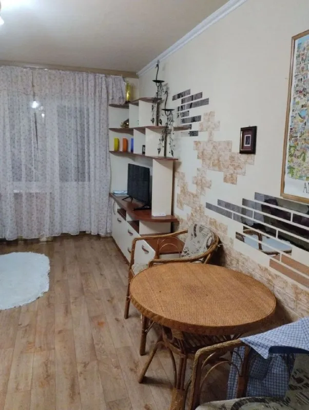 🏡Аренда 2-х комнатная квартира
📍Г. Донецк днр
Ильича 6, донецк
•Этажность 4/7 жилого дома
Окна на брусчатку
🔥Собственник
Цена: 45.000руб+коммуналка
📲+79495323022 - фотография - 4