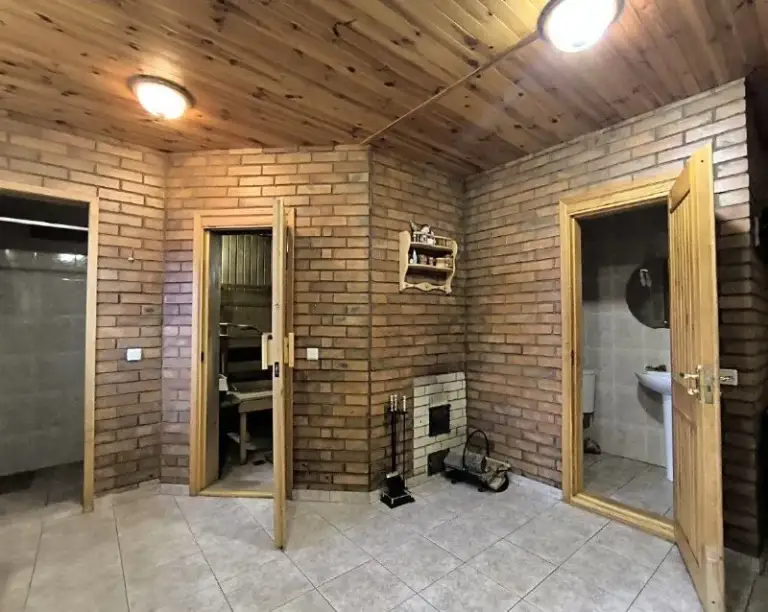 Продаётся  коттедж

🌇Донецк, калининский район.
Пр. Мира и б. Шевченко. 📌

✅Общая площадь 450м2.
✅Участок 6,5 соток в собственности.
✅Построен из кирпича в 2008 году.
- 4 Спальни
- Гостиная с камином из натурального камня
- Кухня-столовая с выходом на террасу оборудованную + зона барбекю
- Прачечная
- В цоколе сауна на дровах
- Гараж минимум на два авто
- Двор облагорожен
- Полив, охрана, видеонаблюдение, автоматические ворота. ..

💰Цена 78.000₽/м²

И ещё огромное количество подробностей по запросу на номер
📲☎️+79493170115 Ан анкор.

Подписаться  |  📩дать объявление
📲Наш max - фотография - 2