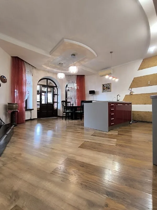 Продаётся  коттедж

🌇Донецк, калининский район.
Пр. Мира и б. Шевченко. 📌

✅Общая площадь 450м2.
✅Участок 6,5 соток в собственности.
✅Построен из кирпича в 2008 году.
- 4 Спальни
- Гостиная с камином из натурального камня
- Кухня-столовая с выходом на террасу оборудованную + зона барбекю
- Прачечная
- В цоколе сауна на дровах
- Гараж минимум на два авто
- Двор облагорожен
- Полив, охрана, видеонаблюдение, автоматические ворота. ..

💰Цена 78.000₽/м²

И ещё огромное количество подробностей по запросу на номер
📲☎️+79493170115 Ан анкор.

Подписаться  |  📩дать объявление
📲Наш max - фотография - 6