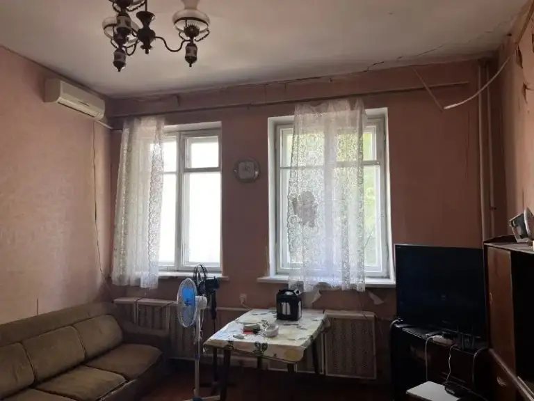 Продажа трехкомнатной квартиры в ворошиловском районе, проспект богдана хмельницкого, 77

Стройте свое пространство с агентством недвижимости город.
Вы мечтаете - мы реализовываем💫

🏣Город: донецк
🏗Район: ворошиловский
🏢Этаж - 1/2
🚪Общая площадь - 67 м2

Продается трехкомнатная квартира в центральной части города, проспект богдана хмельницкого, д.77.

✔️Квартира полностью под ремонт
✔️Высокий цоколь
✔️Частично пластиковые окна
✔️Высокие потолки
✔️Удобная планировка

Шикарная инфраструктура!!!

Супермаркеты, детские площадки, магазины, центральная улица артема, бульвар пушкина - все в шаговой доступности!!!

Документы рос. Реестр.

💵Цена: 3 800 000 рублей
☎️Телефон: +7 (949) 417 18 14
☎️Телефон: +7 (949) 513 13 00 - фотография - 1