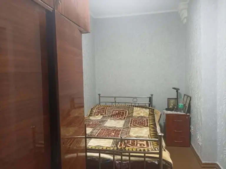 Продам дом, участок 4 сотки
🌆Донецк, киевский район, переулок уманского. 📌
✅Участок обустроен для круглогодичного проживания и ведения хозяйства
✅На территории расположены:
• Гараж с ямой — для ремонта и хранения авто;
• Летняя кухня — отдельно стоящая, удобна в тёплый сезон;
• Погреб уличный и погреб в доме — два варианта хранения заготовок и продуктов;
• Теплица — для рассады и раннего урожая.
📍Дом расположен в районе с развитой инфраструктурой — всё необходимое в шаговой доступности:
• Продуктовые и хозяйственные магазины;
• Остановка общественного транспортарядом;
• Удобная транспортная развязка — быстрый выезд в нужные направления;
• Школа и. .. Удобствам.
💰Стоимость дома 5 500 000 ₽
📲☎️+ 79494342804
📲☎️+ 79495107010
Подписаться | 📩дать объявление
📲Наш max - фотография - 4