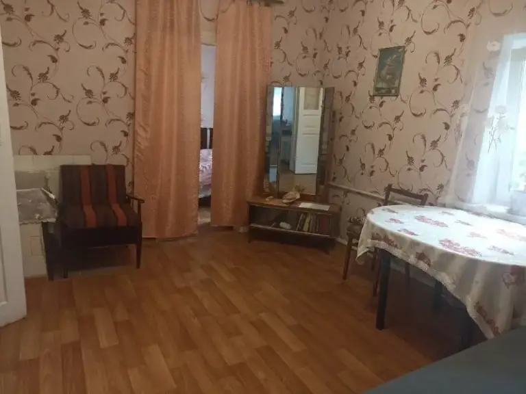 Продам дом, участок 4 сотки
🌆Донецк, киевский район, переулок уманского. 📌
✅Участок обустроен для круглогодичного проживания и ведения хозяйства
✅На территории расположены:
• Гараж с ямой — для ремонта и хранения авто;
• Летняя кухня — отдельно стоящая, удобна в тёплый сезон;
• Погреб уличный и погреб в доме — два варианта хранения заготовок и продуктов;
• Теплица — для рассады и раннего урожая.
📍Дом расположен в районе с развитой инфраструктурой — всё необходимое в шаговой доступности:
• Продуктовые и хозяйственные магазины;
• Остановка общественного транспортарядом;
• Удобная транспортная развязка — быстрый выезд в нужные направления;
• Школа и. .. Удобствам.
💰Стоимость дома 5 500 000 ₽
📲☎️+ 79494342804
📲☎️+ 79495107010
Подписаться | 📩дать объявление
📲Наш max - фотография - 5
