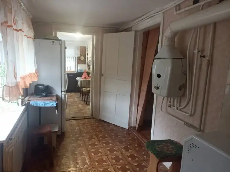 Продам дом, участок 4 сотки
🌆Донецк, киевский район, переулок уманского. 📌
✅Участок обустроен для круглогодичного проживания и ведения хозяйства
✅На территории расположены:
• Гараж с ямой — для ремонта и хранения авто;
• Летняя кухня — отдельно стоящая, удобна в тёплый сезон;
• Погреб уличный и погреб в доме — два варианта хранения заготовок и продуктов;
• Теплица — для рассады и раннего урожая.
📍Дом расположен в районе с развитой инфраструктурой — всё необходимое в шаговой доступности:
• Продуктовые и хозяйственные магазины;
• Остановка общественного транспортарядом;
• Удобная транспортная развязка — быстрый выезд в нужные направления;
• Школа и. .. Удобствам.
💰Стоимость дома 5 500 000 ₽
📲☎️+ 79494342804
📲☎️+ 79495107010
Подписаться | 📩дать объявление
📲Наш max - фотография - 8