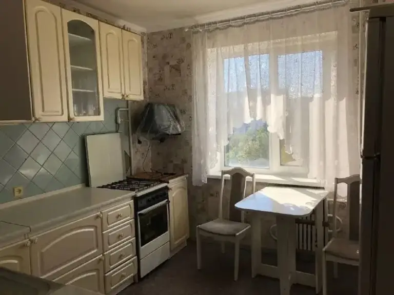 Продажа 2-комнатной квартиры в буденновском районе

Агентство недвижимости «статус» - твой выбор в мире недвижимости!🤝

📍Донецк, буденовский район, независимости,54 (рядом автостанция щетинина)

☑ Этаж - 7/9
☑ Общая площадь - 53 м2
☑ Документы рф 🇷🇺
☑ Окна пластиковые
☑ Кондиционер
☑ Вода по графику
☑ Насос в доме

Рядом с домом: магазины, супермаркеты, кафе, рынок, банк и т. Д

💸Цена: 4.000.000 рублей

📞+7(949)-645-56-86 - Антон (ан «статус»)
☎️+7(949)-077-49-49
Принимаем звонки в любое время! - фотография - 1