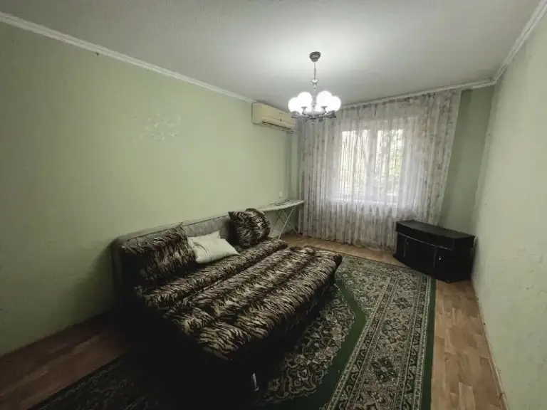‼️Продажа 3-х комн мкрн. Текстильщик кировский район‼️📍г. Донецк днр

•Продам квартиру чешский проект в центре микрорайона •общей площадью 64,8 м2. •жилая–48,4 м2.,
•Кухня–8,6 м2.

•Квартира не угловая.
•Входная дверь бронированная, тамбур, межкомнатные - дерево. •кондиционер, балкон застеклен, лоджия.

•Санузел раздельный, кафель.
Пол линолеум.
•Коммуникации заменены, мпокна.
•Средний этаж/9.
•Документы росреестр.

Цена: 4🍋990.000 рублей
☎️☎️☎️ +79494194208 - фотография - 4
