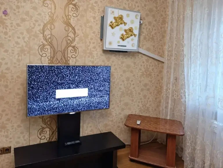 Сдаётся 1-комнатная квартира 

🌇Донецк, ул. Петровского, 123б📌

💰Цена: 17 000 ₽/мес. + к/у.

💡 Мебель, техника и готовность к проживанию — изюминка объекта. Можно заехать и жить без лишних покупок.

🔑 Что есть в квартире:
→ Большой раскладной диван
→ Телевизор
→ Стенка и места для хранения
→ Оборудованная кухня
→ Газовая варочная поверхность
→ Духовой шкаф
→ Холодильник
→ Стиральная машина
→ Пылесос
→ Ванная
→ Раздельный санузел
→ Интернет уже проведён
→ Есть дополнительные насосы для кухни и ванной

💦 По воде:
Для удобства предусмотрены небольшие насосы, которые можно использовать на кухне и в ванной. Все детали по их использованию покажем при заселении. В дальнейшем, при необходимости. .. Жить
- Дополнительные удобства по воде
✅Ищем аккуратных, платёжеспособных и ответственных жильцов

Александр, агентство недвижимости «топ риелтор днр»
📲☎️+7 949 451 30 60 | Telegram / max по телефону

Подписаться  |  📩дать объявление
📲Наш max - фотография - 3