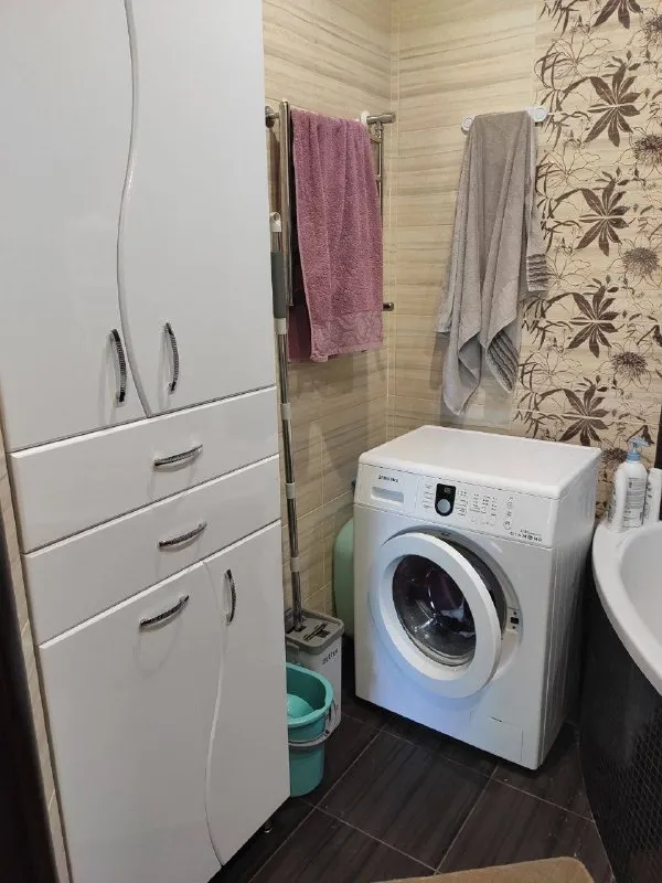 Продажа 3х комнатной квартиры в калининском районе донецка

Агентство недвижимости «статус» - твой выбор в мире недвижимости!🤝

📍Г. Донецк, цусимская

✅Площадь: 68 м2
✅Ремонт: в хорошем состоянии,
✅В пешей доступности школа, детский сад, амбулатория, остановки общественного транспорта
✅Су совмещён 6.4 кв м,2 насоса на воду с накопительным баком. Комнаты раздельные : 15,3 ; 18,8 ; 12,1 кв м, прихожая 9,9 кв м, пол ламинат, отличный ремонт, есть стабилизатор напряжения.
✅Установлены пластиковые окна, дом из шлакоблока находится на ул цусимской в парковой зоне в районе калининского исполкома. В доме ж/ б перекрытия.
✅Документы готовы к сделке
✅Этаж 2/2

💰Стоимость 5.800.000 руб.
Торг возможен

📞 +7949-645-56-86 - Антон (ан «статус»)
📞 +7 949 533-87-73- Инна (ан «статус»)

Звоните в любое время❗️ - фотография - 8